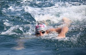 How to orient and swim in a straight line in open water?