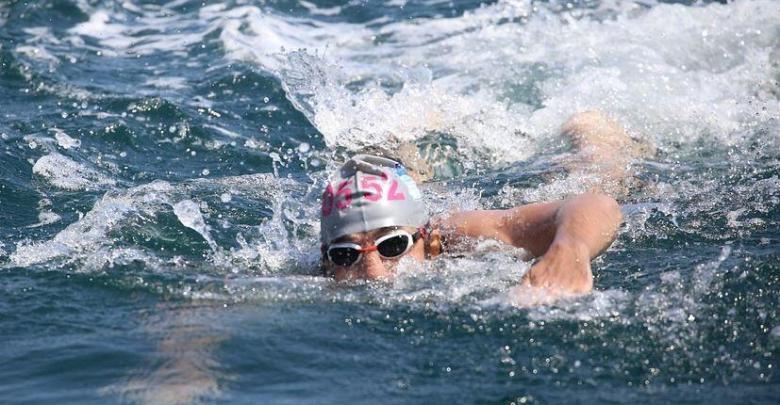 ¿Cómo orientarse y nadar en línea recta en aguas abiertas?