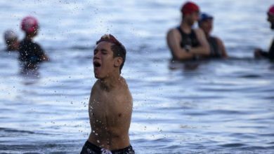 Tim Bannon finishing swimming in the Chicago Triathlon