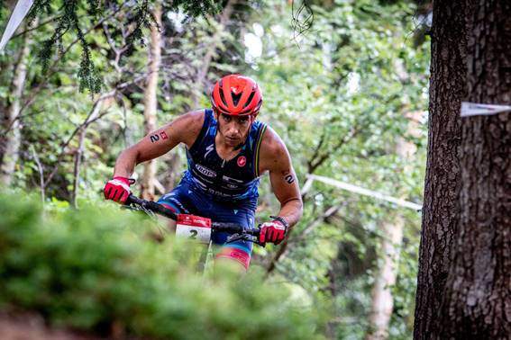 XTERRA/ Rubén Ruzafa im Wettbewerb mit einem XTERRA