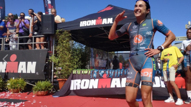 Anna Noguera ao chegar à linha de chegada no IRONMAN 70.3 CAscais