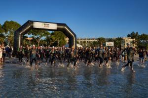 Départ pour la natation de la journée de natation, week-end de longue durée à Majorque