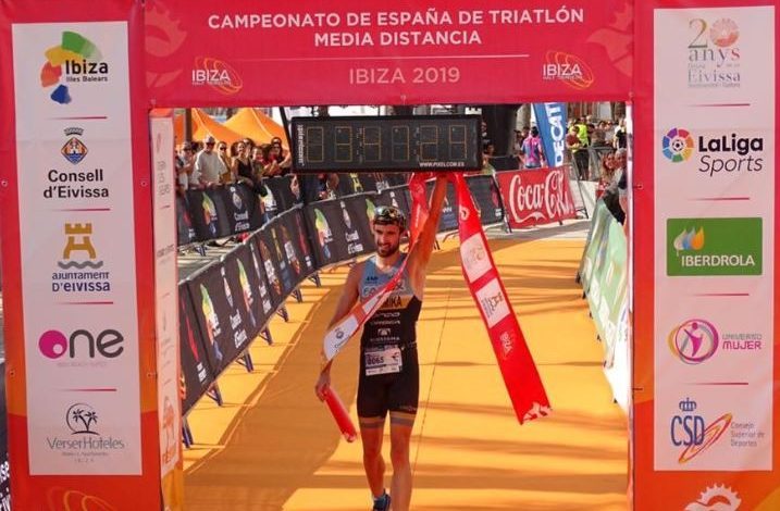 Ander Okamika champion of Spain triathlon LD