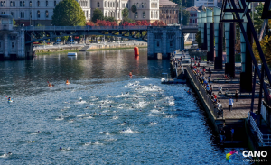 Nager dans le triathlon de Bilbao