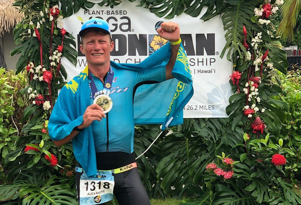 Alexandre Vinokourov wins the IRONMAN of Hawaii in his age group