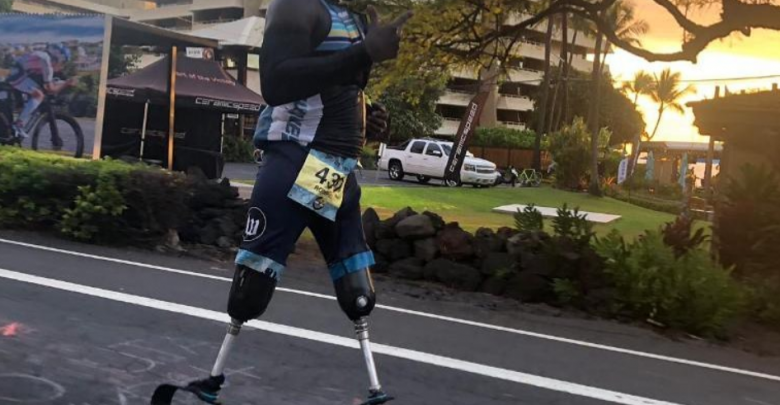 o primeiro triatleta de amputados acima do joelho para completar o IRONMAN Hawaii