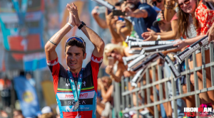Javier Gómez Noya ganando el IRONMAN 70.3 Cascais