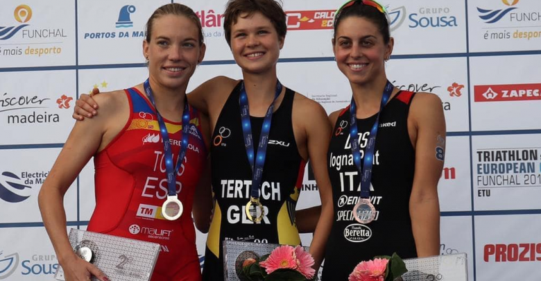 Xisca Tous en el podium de la Copa de Europa de Triatlón Hoy se ha disputado en Portugal la Copa de Europa de Triatlón donde la triatleta Xisca Tous ha conseguido una gran segunda plaza y Carlos Oliver ha sido cuarto.