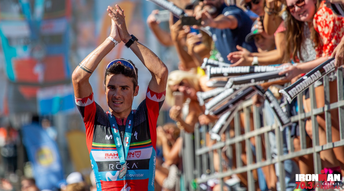 Javier Gómez Noya ganando el IRONMAN 70.3 Cascais