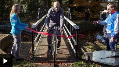 Russ Mantle, nel momento in cui percorre il milione di miglia in bicicletta