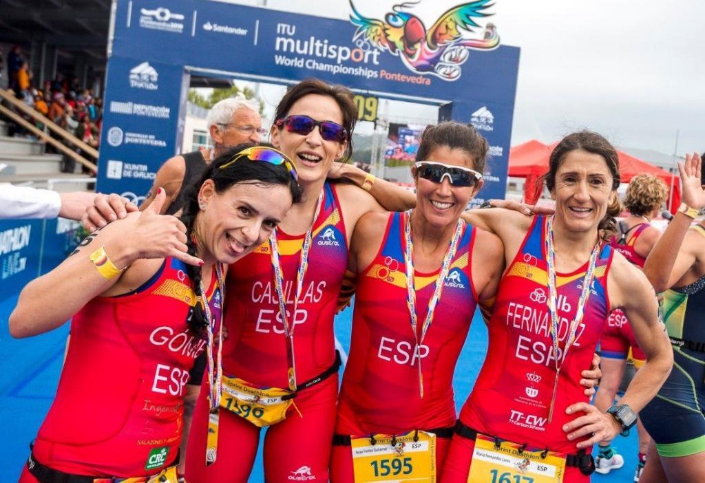 grupos de edad españoles en meta del mundial de Pontevedra