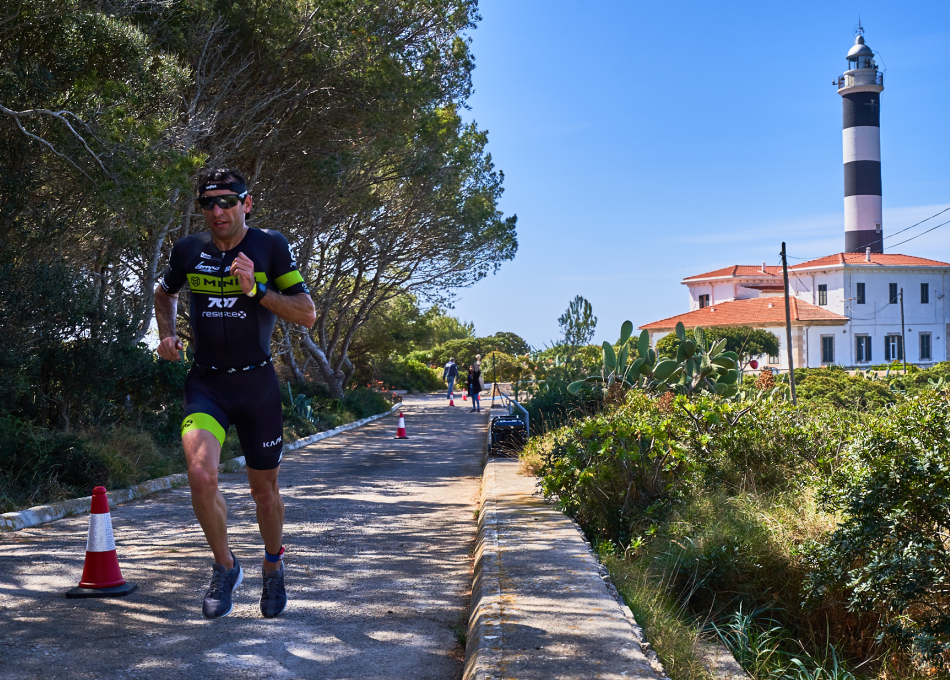 Carrera a pie en el faro de Portocolom