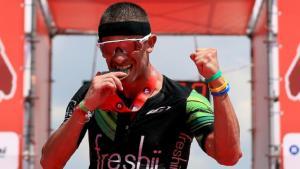 pour Challenge Triathlon) Lionel SAnders remportant une compétition