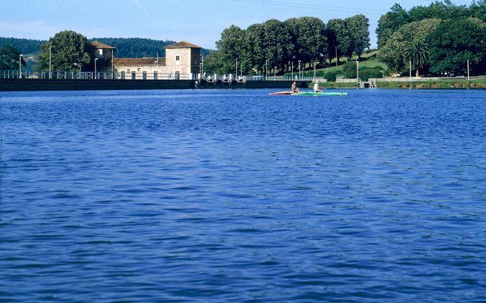 l Embalse de Trasona , natación Half Triathlon FEstival