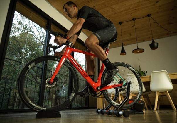 Vantaggi dell'allenamento sui rulli in inverno.