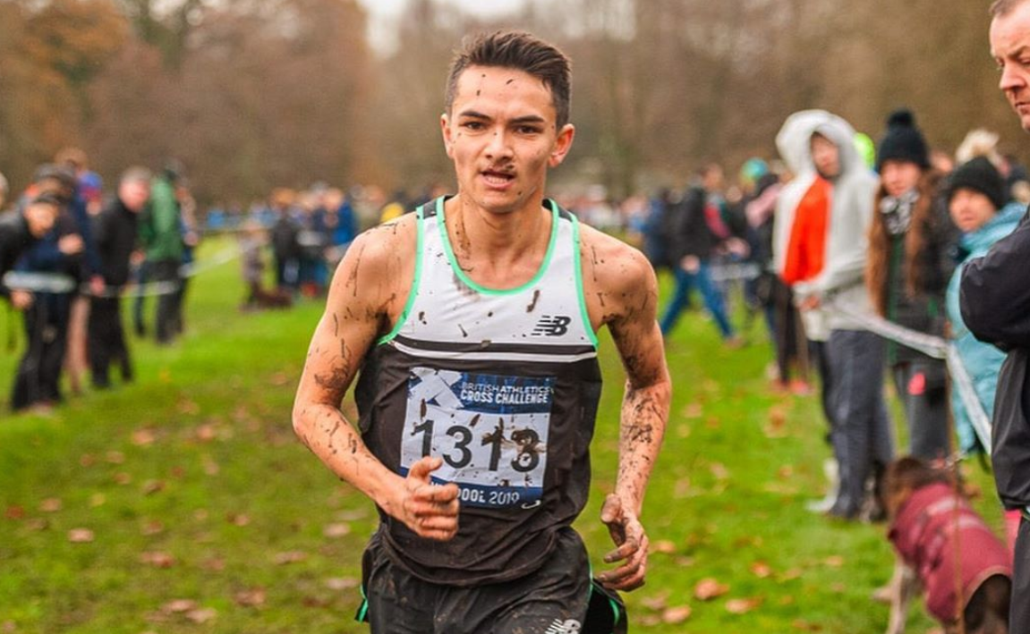 Alex Yee compitiendo en Cross