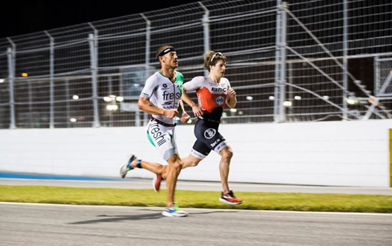 Duelo entre Sanders e Dapena na corrida a pé Challenge Dayotona