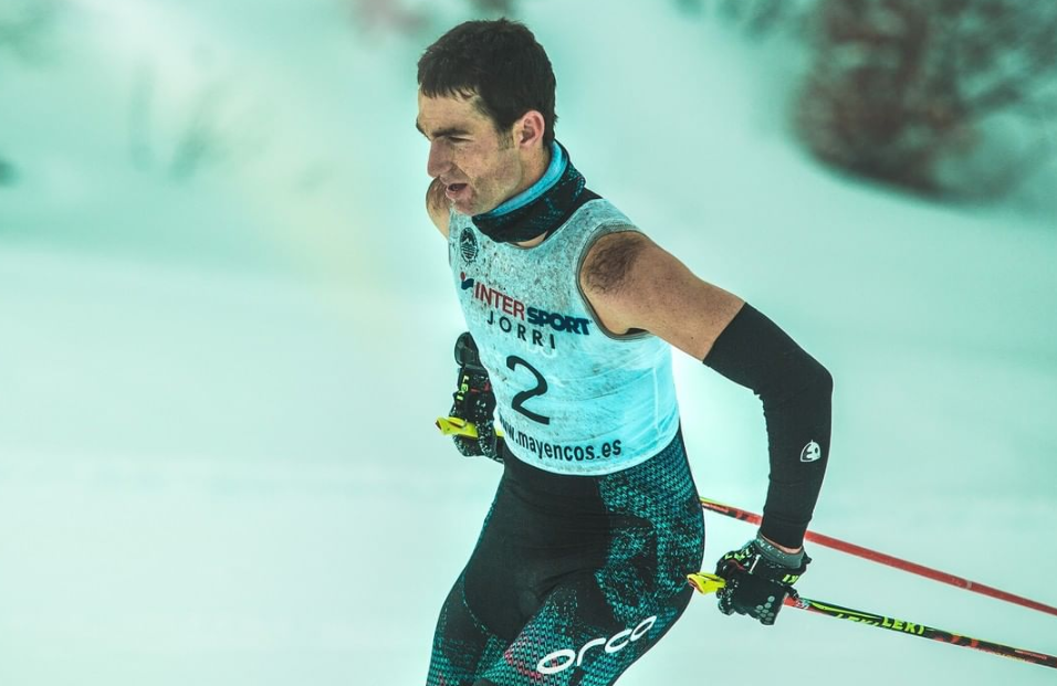Pello Osoro compitiendo en un triatlón de invierno