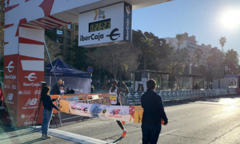 Rhonex Kipruto  batiendo el récord del mundo en Valencia