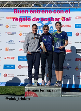Judith Corachán tercera en la media maratón de Sitges - Noticias Triatlón Podium de Judith Corachán en la Media Maratón de Sitges