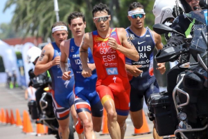 Javier Gómez Noya signe pour l'équipe de France Lievin Triathlon