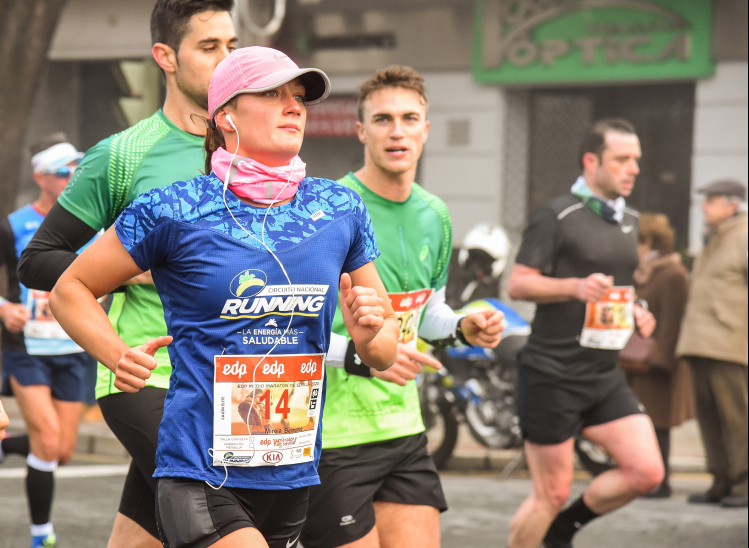 Mireia Belmonte en el medio maratón de Sevilla