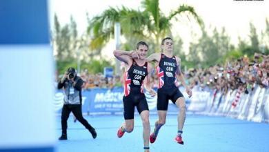 Llegada a meta de los hermanos Brownlee en Cozumel 2016