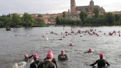 Swimming departure at the MD Salamanca Triathlon