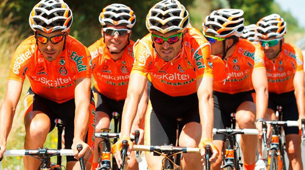 a equipe de Euskaltel-Euskadi retorna ao ciclismo profissional