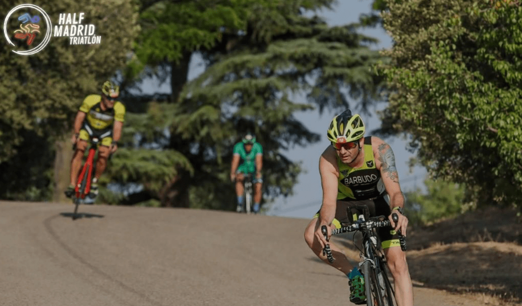 Segmento ciclista en un triatlón en la casa de campo