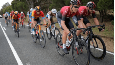 Cameron Wurf e Ian Stannard trainano il gruppo