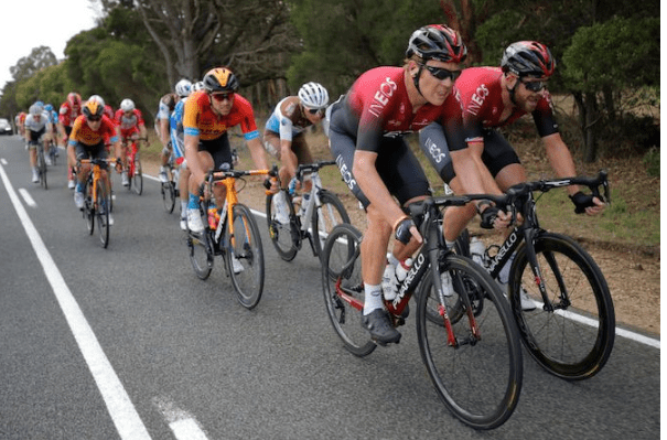 Cameron Wurf e Ian Stannard trainano il gruppo