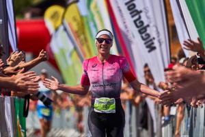 Daniela Ryf gewinnt den IRONMAN 70.3 Dubai