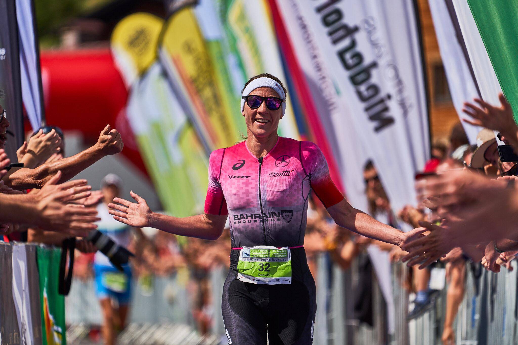 Daniela Ryf vencen el IRONMAN 70.3 Dubai