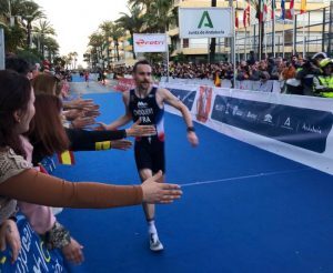 Benjamin Choquert remportant le Championnat d'Europe de Duathlon de Punta parapluie