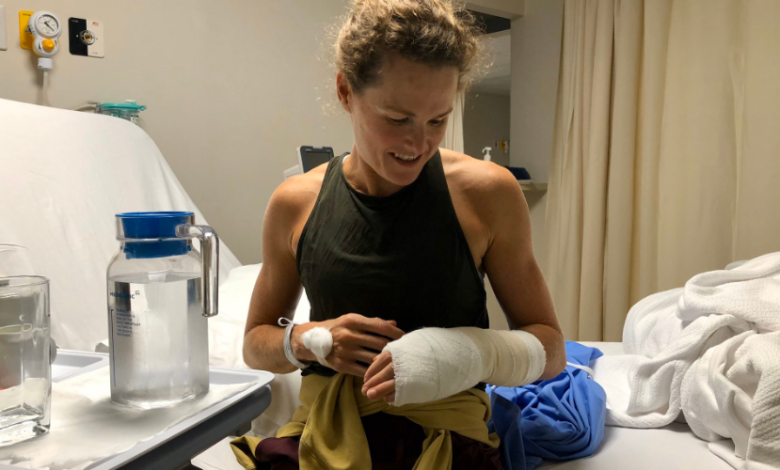 Flora Duffy breaks a finger in a swimming training