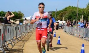 Javier Gómez Noya compitiendo en un IRONMAN