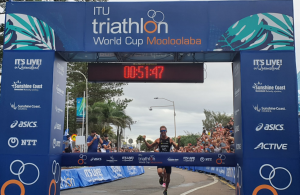 Vicky Holland und Ryan Sissons gewinnen den Mooloolaba World Cup