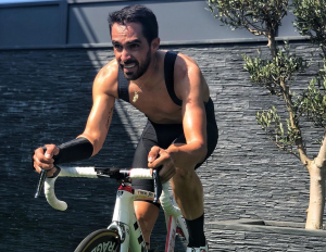 lberto Contador haciendo rodillo