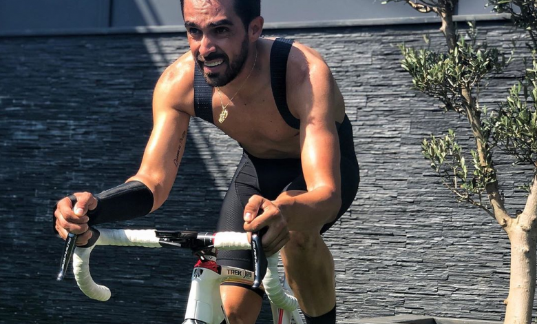 lberto Contador haciendo rodillo