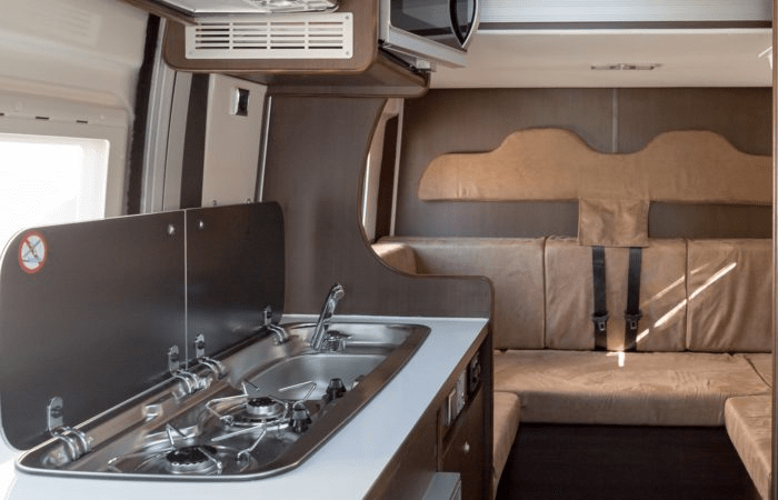 Intérieur du camping-car Bunkervan Family 599