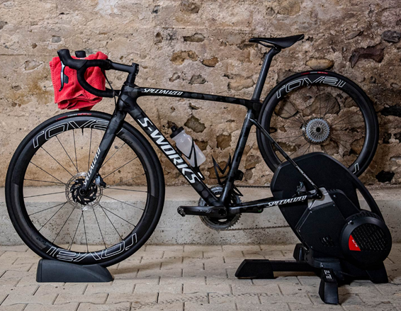 CÓMO CONFIGURAR UNA BICICLETA DE MONTAÑA PARA ENTRENAMIENTO EN RODILLO.