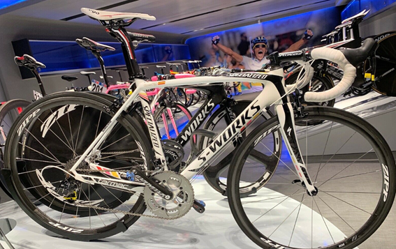 Vélo qu'Alberto Contador vend aux enchères