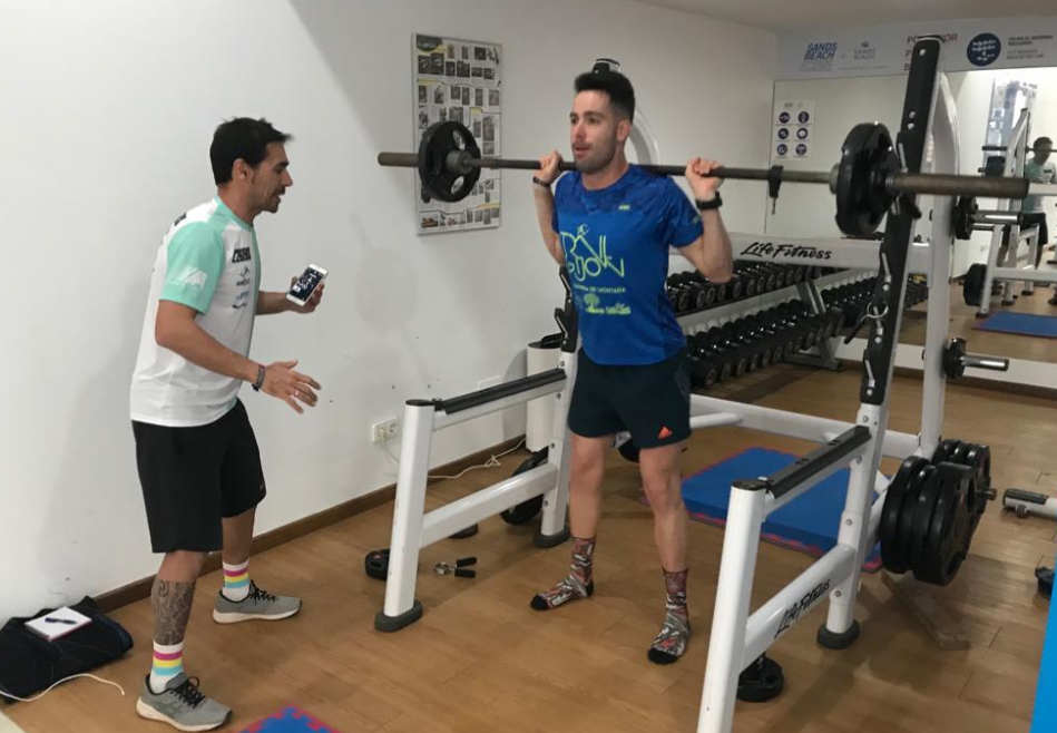 ¿Cómo hacer correctamente una sentadilla? - Artículos entrenamiento Sesión de entrenamiento con sentadillas