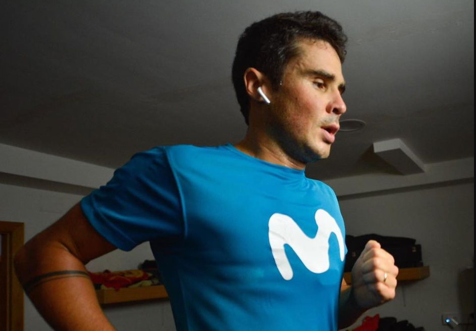 avier Gómez Noya entrenando en casa