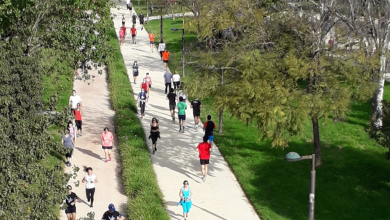 Foto de gente corriendo y paseando en Valencia el 2 de Mayo
