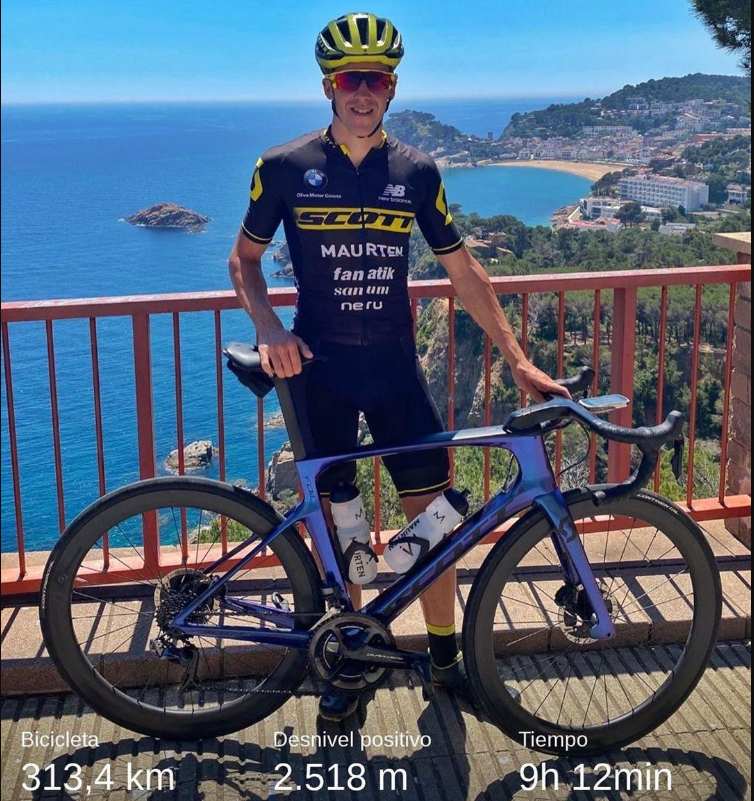El triatleta Nan Oliveras recorre la provincia de Girona en 9 horas sobre su bicicleta ,img_5ec620442af2a