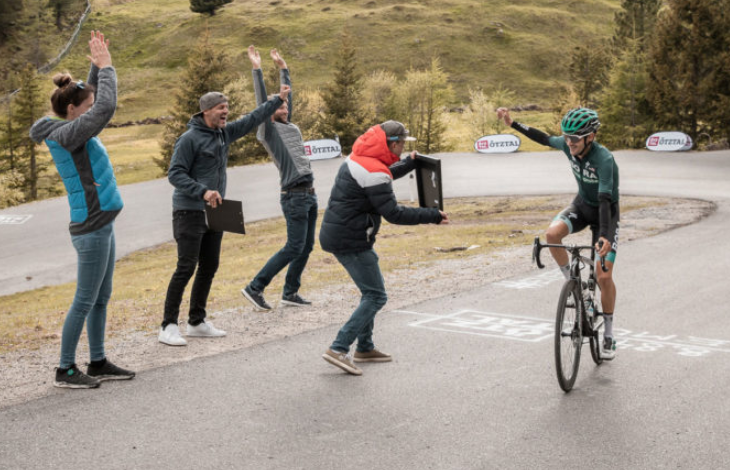 La quatrième place du Tour de France bat le record de l'Everesting Challenge avec 7:29