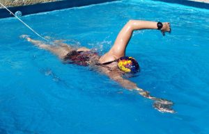 Static swimming in the pool.