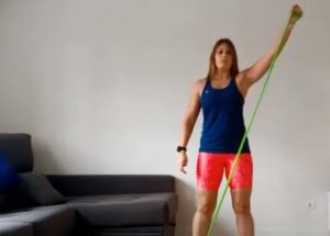 5 ejercicios de movilidad y de fuerza para cuidar tus hombros.